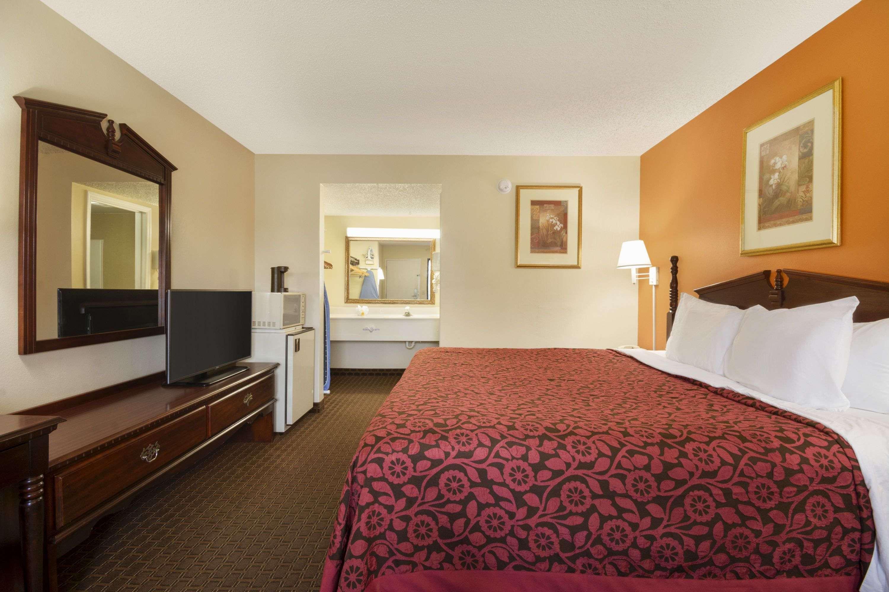 Days Inn By Wyndham Atlanta Stone Mountain Eksteriør billede