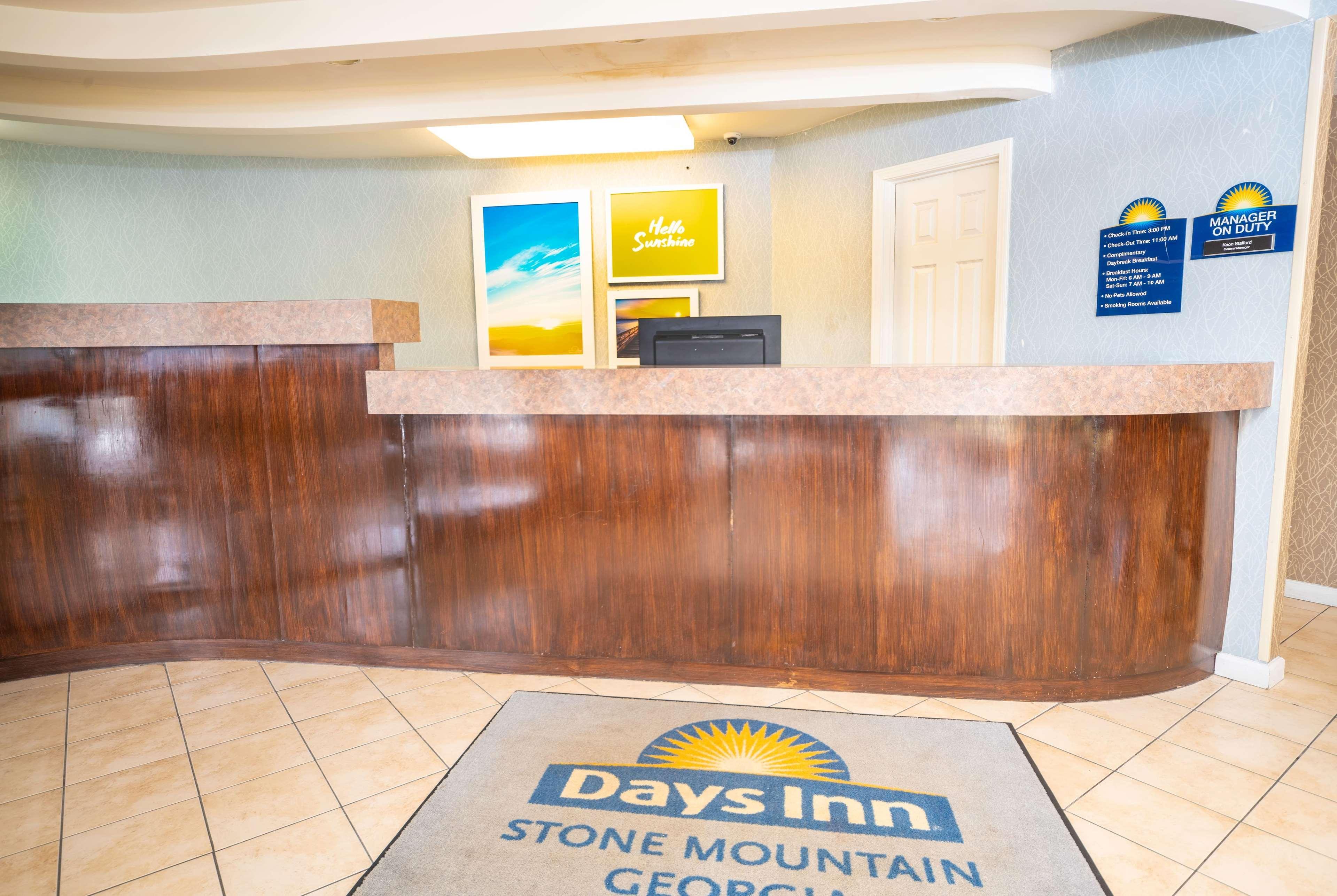 Days Inn By Wyndham Atlanta Stone Mountain Eksteriør billede