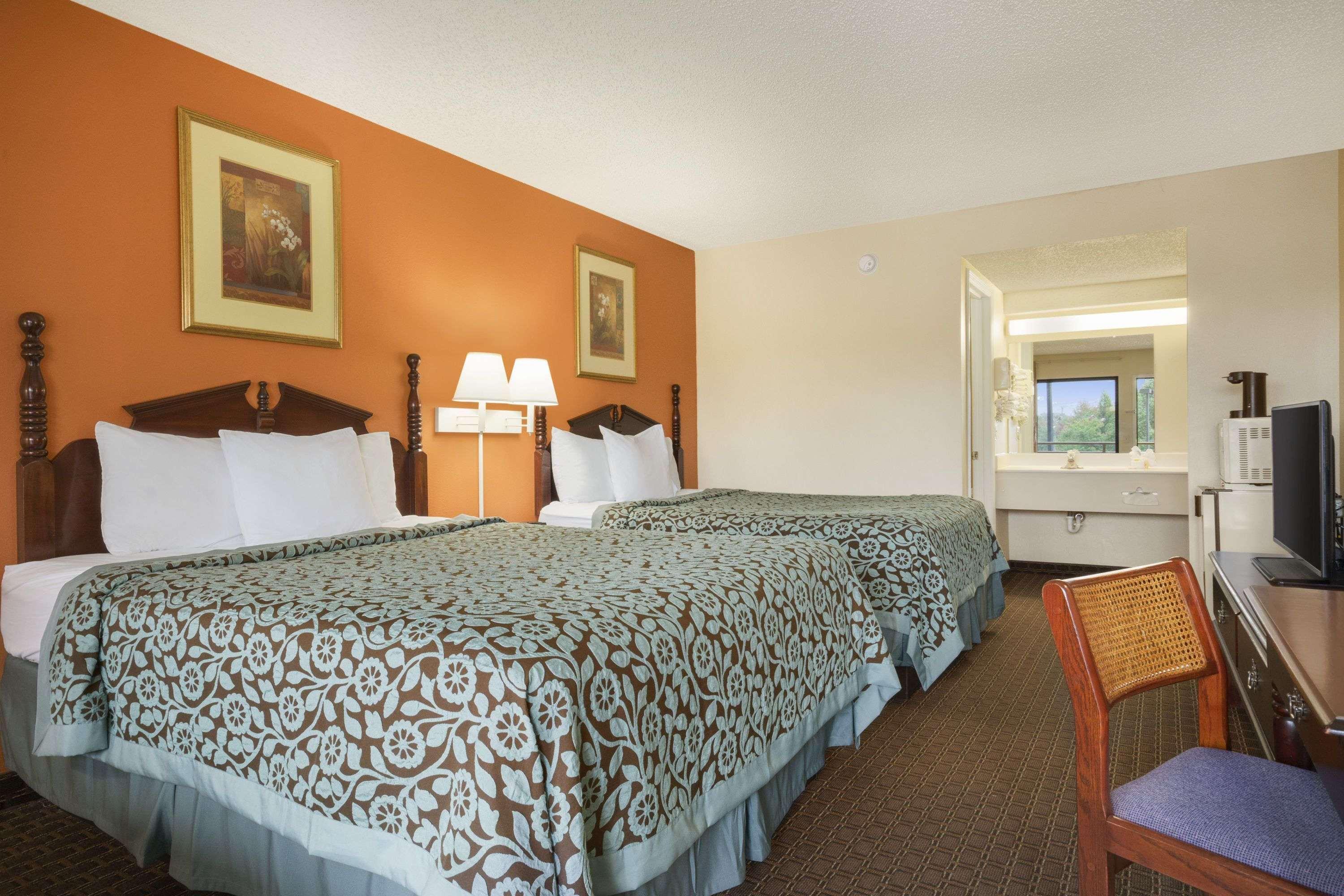 Days Inn By Wyndham Atlanta Stone Mountain Eksteriør billede